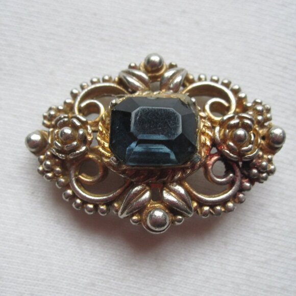 unique old 1.5" Blue Sapphire type stone with Scrollwork Pin Brooch - Picture 1 of 3